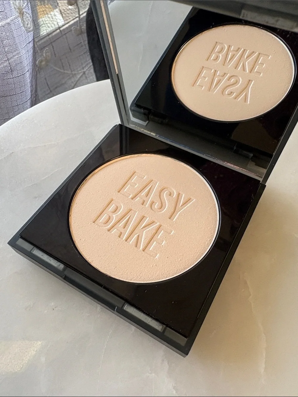 HUDA BEAUTY Easy Bake and Snatch Powder in POUND CAKE ✨NWOB✨